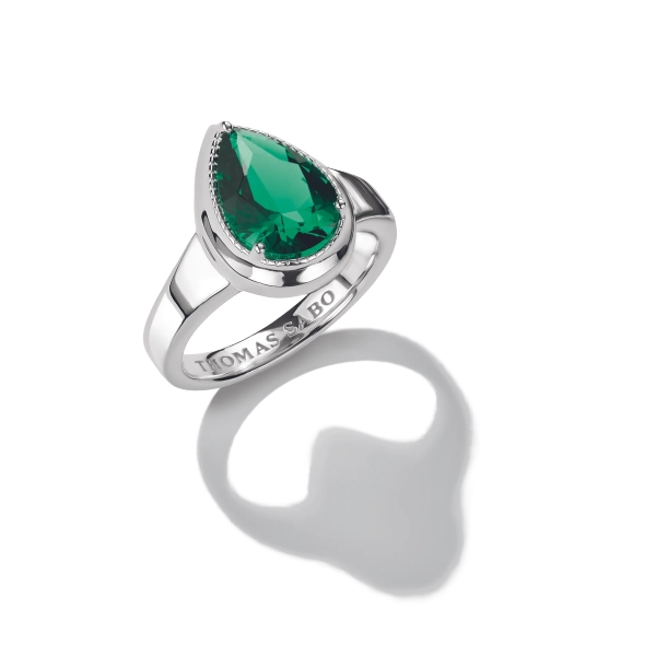 Grön Droppform Elyndra Ring från Thomas Sabo i silver med smaragdgrön cabochonslipad sten
