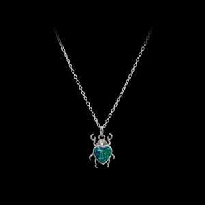 Beetle Necklace i silver med syntetisk opal
