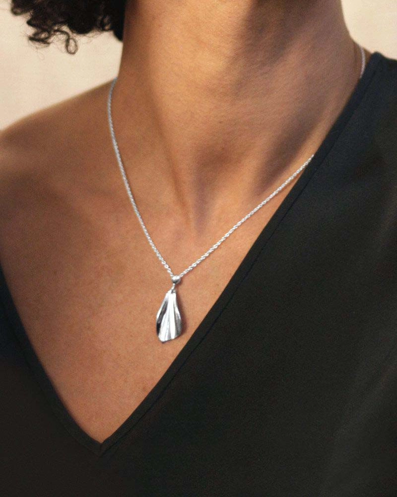 Gardenia Single Necklace - Drakenberg Sjölin Halsband - Snabb frakt & paketinslagning - Nordicspectra.se