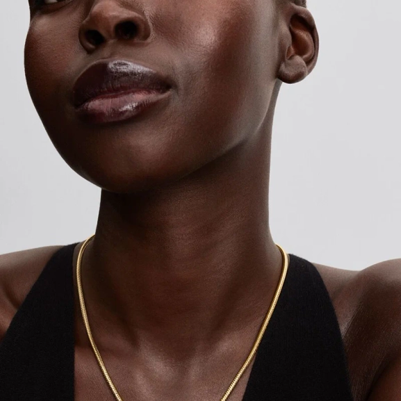 Berlockset Mini Hjärta & Mini Fjäril Guld från Pandora Moments ger glittrande effekt till ditt berlockarmband med strukturerad yta på hjärtat och fjärilen.