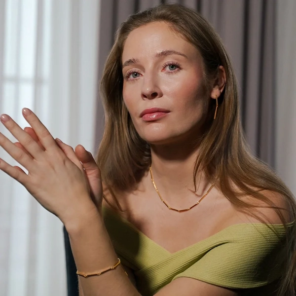 ett elegant armband i 18K guld inspirerat av Wiwen Nilsson