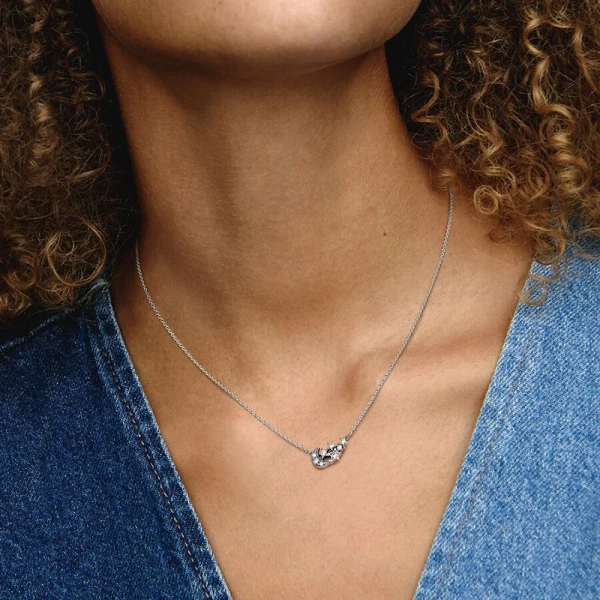 Collierhalsband med Glittrande Måne & Stjärna - PANDORA - Snabb leverans & paketinslagning - Nordic Spectra