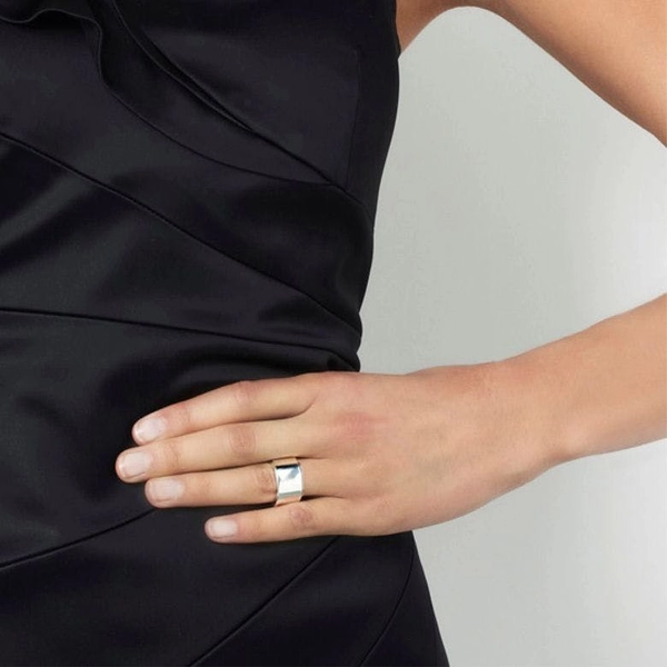 Wide & Signature Ring - Efva Attling ringar - Snabb frakt & paketinslagning - Nordicspectra.se