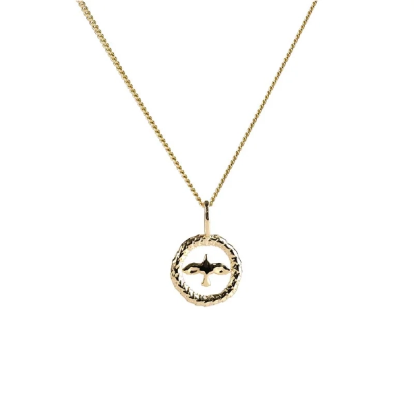Wreath Dove Necklace Gold: Ett elegant halsband i guld med en duva och kransdesign