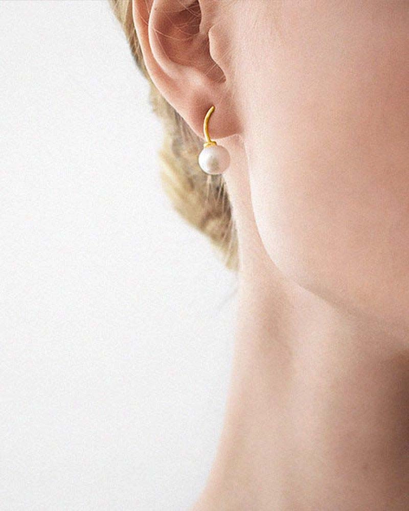 Le Pearl Studs Gold - Drakenberg/Sjölin - Suuri valikoima & ilmainen lahjapaketointi - Nordicspectra.fi