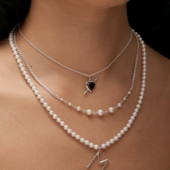 Rebel Love Necklace Red Garnet - Maria Nilsdotter - 1-2 dagars leverans - Nordic Spectra