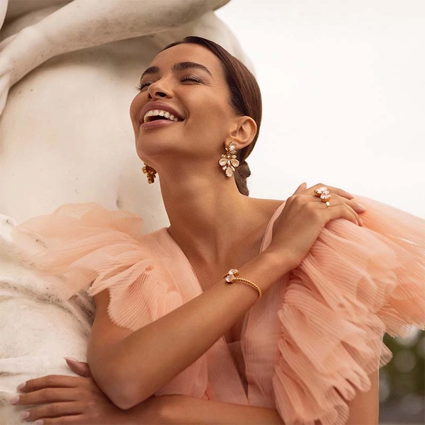 Mini Drop Bracelet Rhodium Ivory Creme Delite - Caroline Svedbom - Snabb frakt & paketinslagning - Nordicspectra.se