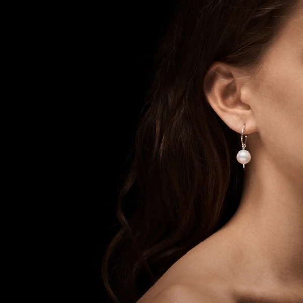 Pierced Pearl Earring - Maria Nilsdotter - 1-2 dagars leverans - Nordic Spectra