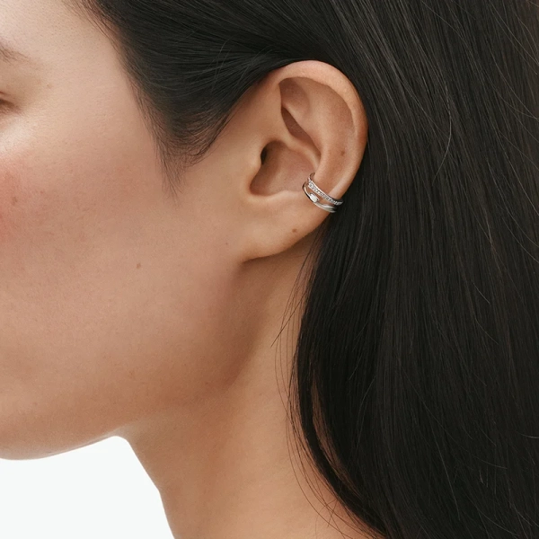 SS25_ECOM_ON-MODEL_FUSION_EARCUFF_20001101_Close-ups