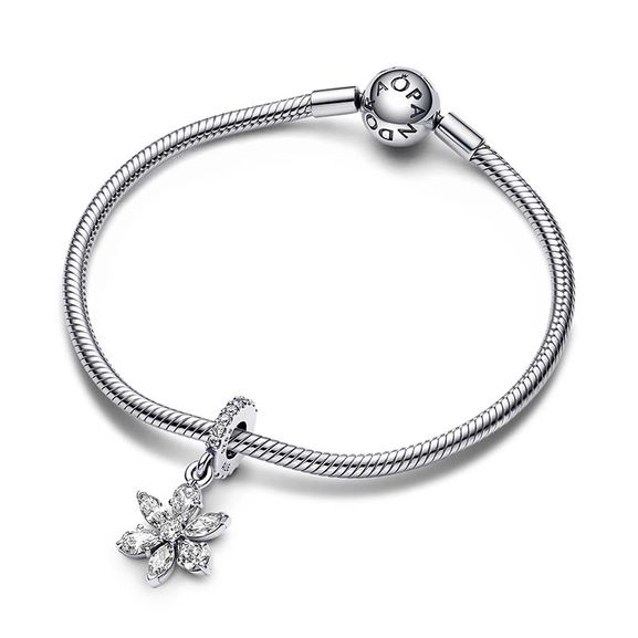 Sparkling Herbarium Cluster Dangle Charm - PANDORA - Snabb frakt & paketinslagning - Nordicspectra.se