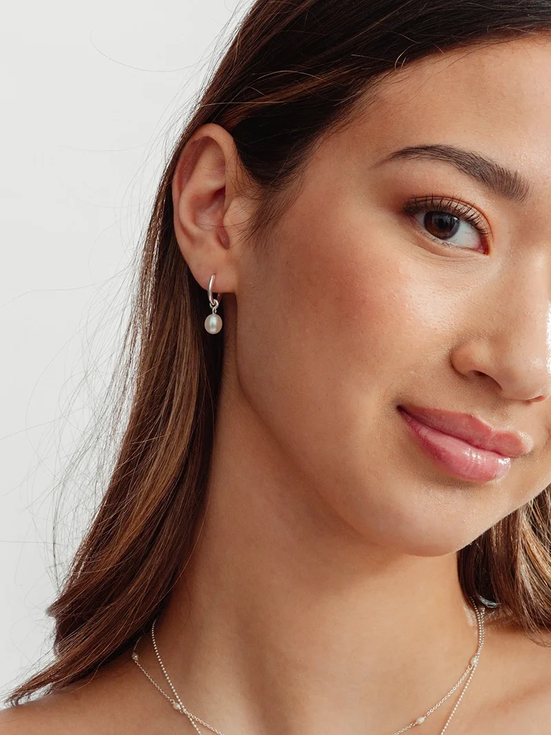 Treasure Pearl Hoops Silver - Syster P - Snabb leverans & Gratis paketinslagning - Nordic Spectra