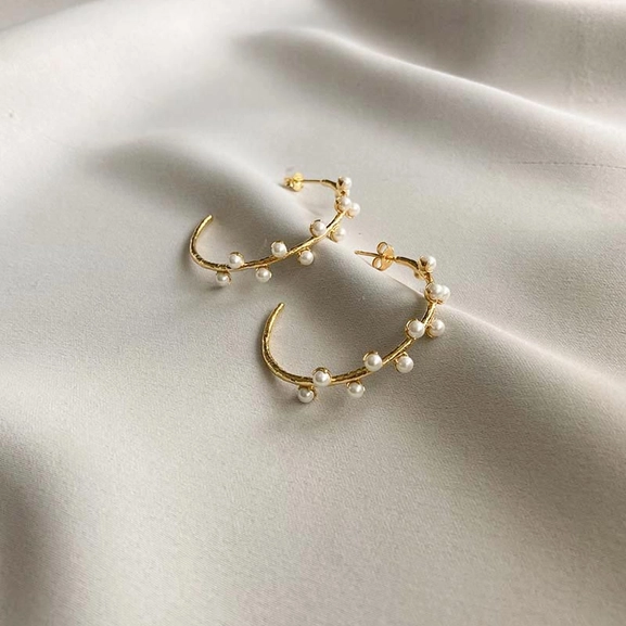 Pearl Hoop Ear Gold -CU Jewellery - Snabb frakt & paketinslagning - Nordicspectra.se