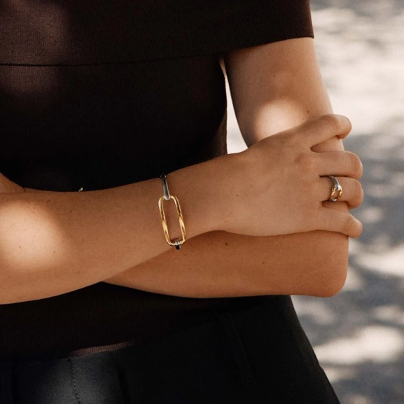 vilande på en blank skena av rostfritt stål från Edblad.