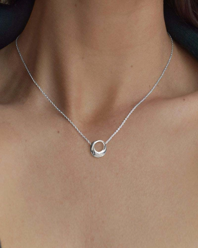 Orbit Drop Necklace - Drakenberg/Sjölin - Suuri valikoima & ilmainen lahjapaketointi - Nordicspectra.fi
