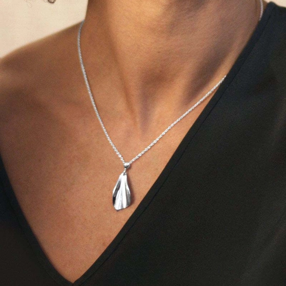 Gardenia Single Necklace - Drakenberg Sjölin Halsband - Snabb frakt & paketinslagning - Nordicspectra.se
