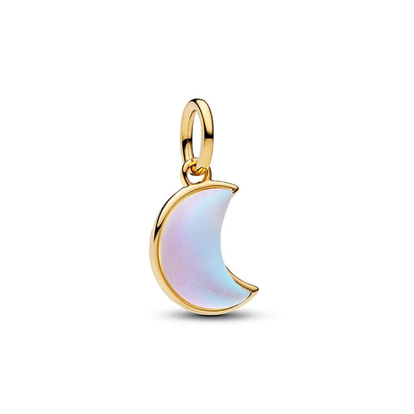 Glittrande Halvmåne Hängberlock Guld från Pandora. Förtrollande månskensdesign med månsten och gnistrande stenar. Symboliserar gränslös skönhet och mystik.