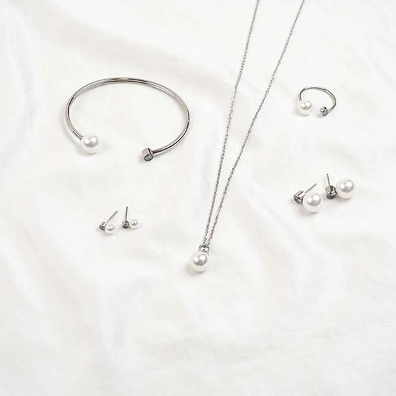 Luna Studs Large Gold - Edblad - Snabb frakt & paketinslagning - Nordicspectra.se