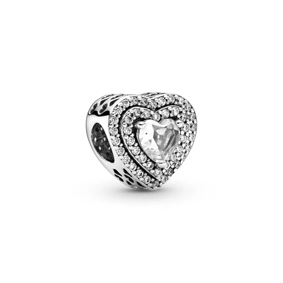 Sparkling Flat Heart Charm hopeaa Cubic Zirkonia kivillä Pandora Moments -kokoelmasta. Leveys 11