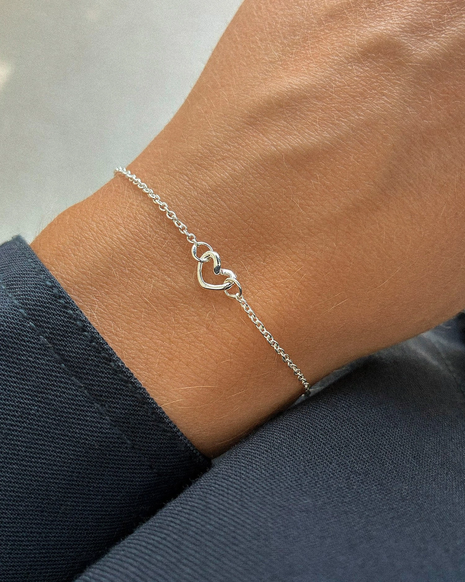 nätt armband i silver med litet