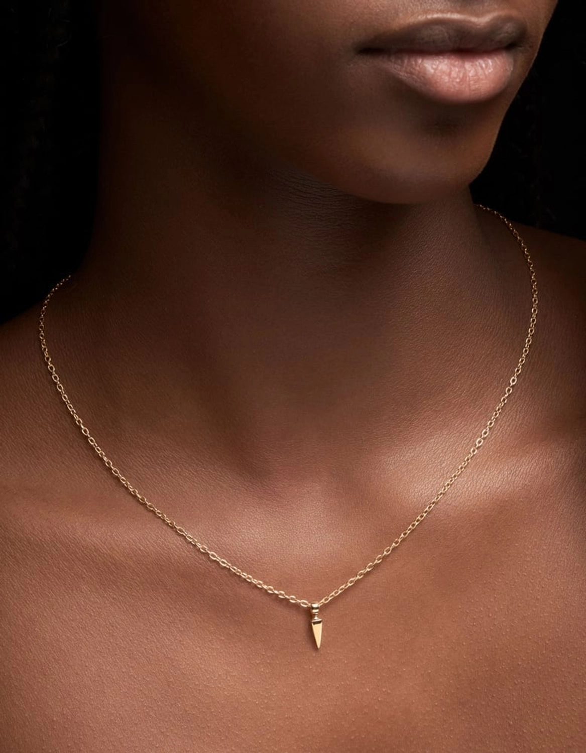 ti-08-nec-00-p-maria-nilsdotter-tiny-poison-arrow-necklace-gold-3