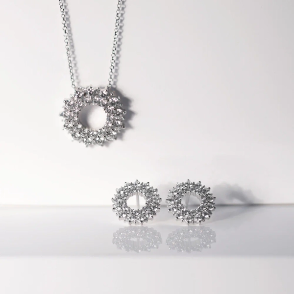 Livigno Örhängen i silver med gnistrande Cubic Zirconia-stenar från Sif Jakobs