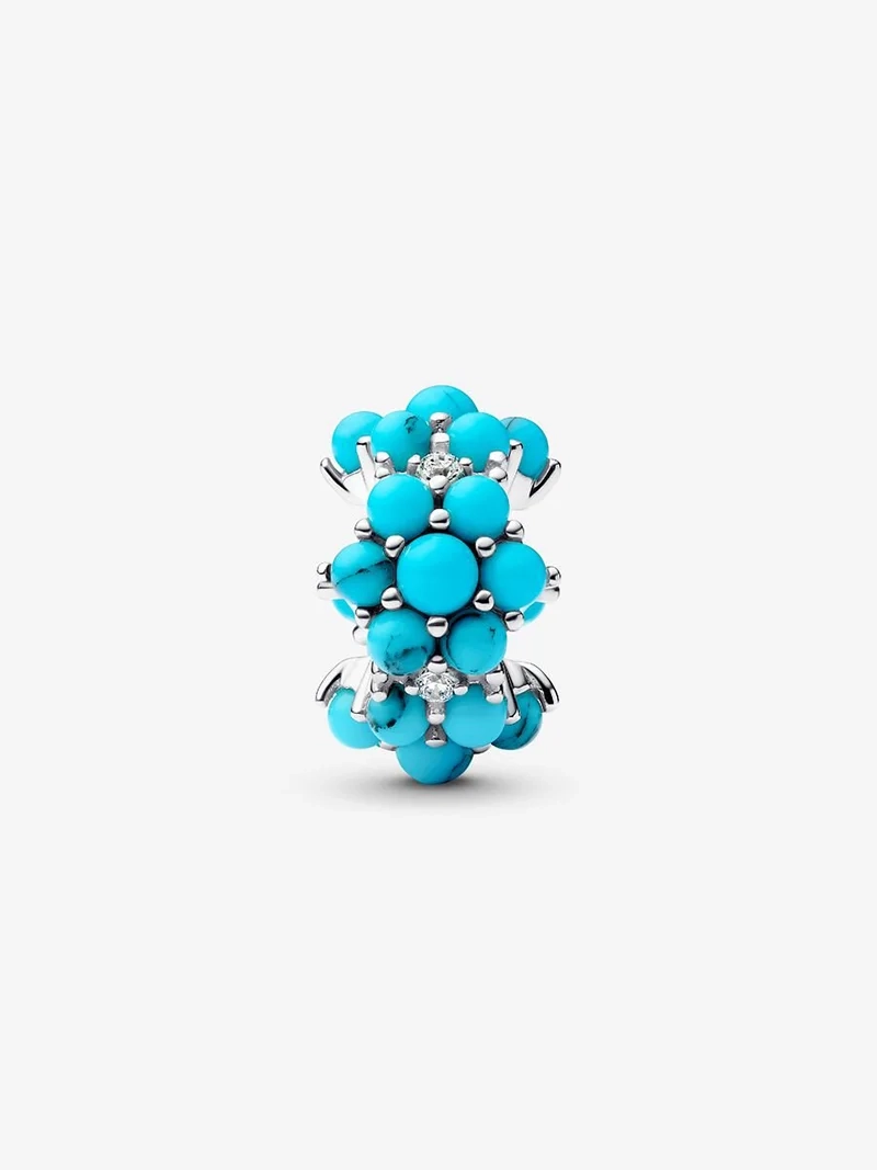 Turkosfärgad havsberlock från Pandora med kubiska zirkoner i turkos nyans. Skapa en unik stil och låt havets skönhet lysa genom denna eleganta berlock.