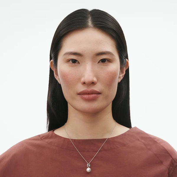 SS25_ECOM_ON-MODEL_MAGIC_PENDANT_10009353