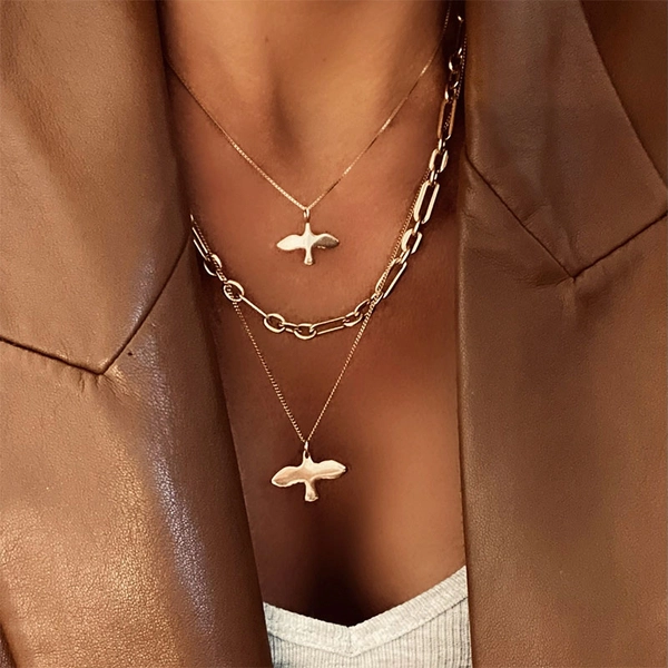 Mini Dove Necklace Gold - Emma Israelsson - Suuri valikoima & ilmainen lahjapaketointi - Nordicspectra.fi