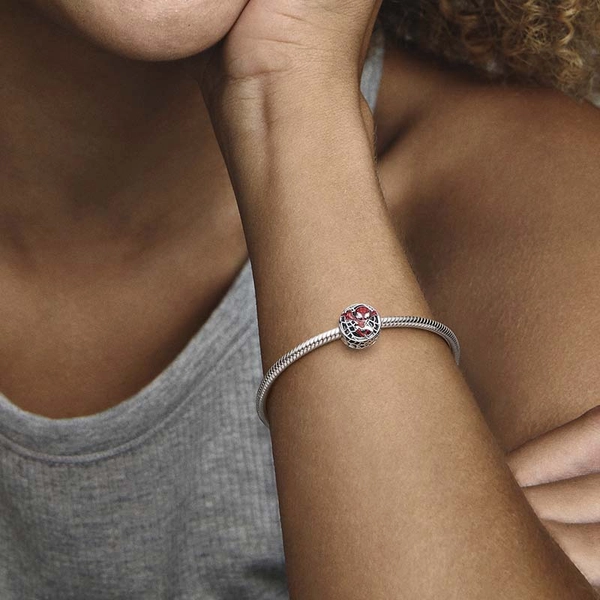Marvel Spider-Man Soaring City Charm - PANDORA - Suuri valikoima & ilmainen lahjapaketointi - Nordicspectra.fi
