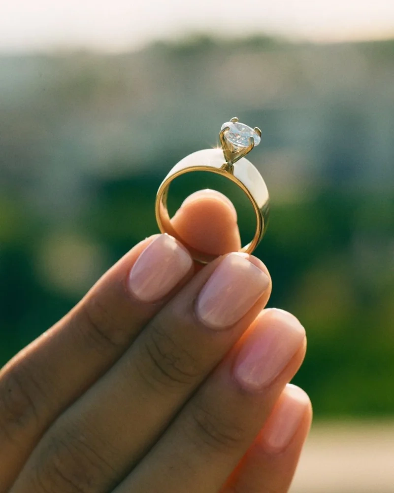 Edblad Solo Ring i 14K guldpläterat stål med en 7 mm Cubic Zirconia-sten