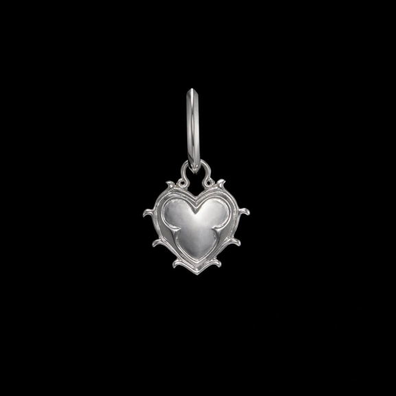 Der Ohrring „Ewiges Herz“ aus Silber