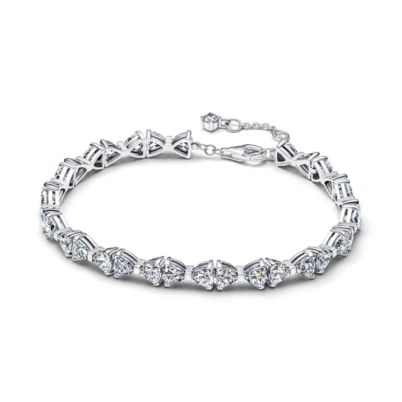 Das Pandora Timeless Rosette Tennisarmband aus glänzendem Sterlingsilber mit funkelnden Zirkonia symbolisiert eine starke und schöne Verbindung und ist perfekt