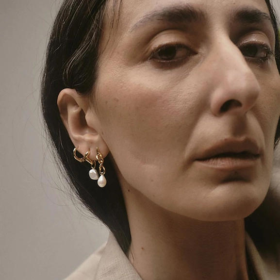 Orion Earrings Gold - Maria Black - Snabb frakt & paketinslagning - Nordic Spectra