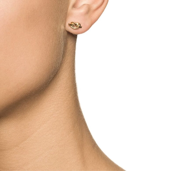 Presentset Love Knot Gold Plated: halsband och örhängen i 18K guldpläterat silver med kärleksknut-design från Efva Attling.