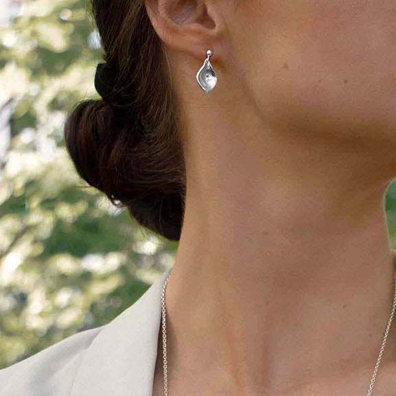 Gaias Grace Studs - Drakenberg Sjölin Örhängen - Snabb frakt & paketinslagning - Nordicspectra.se