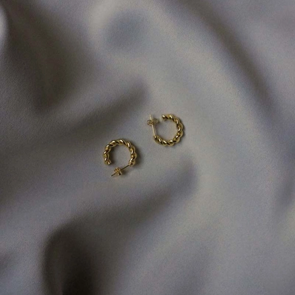 Victory Small Twin Ear Gold -CU Jewellery - Snabb frakt & paketinslagning - Nordicspectra.se