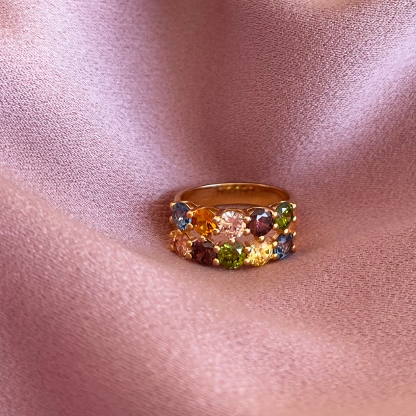 elegant ring i 18K guldpläterat silver med gnistrande cubic zirconia.
