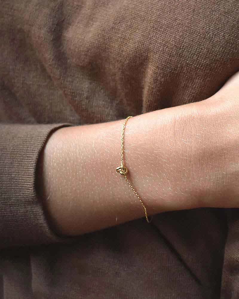 Le Knot Drop Bracelet Gold - Drakenberg Sjölin Armband - Snabb frakt & paketinslagning - Nordicspectra.se