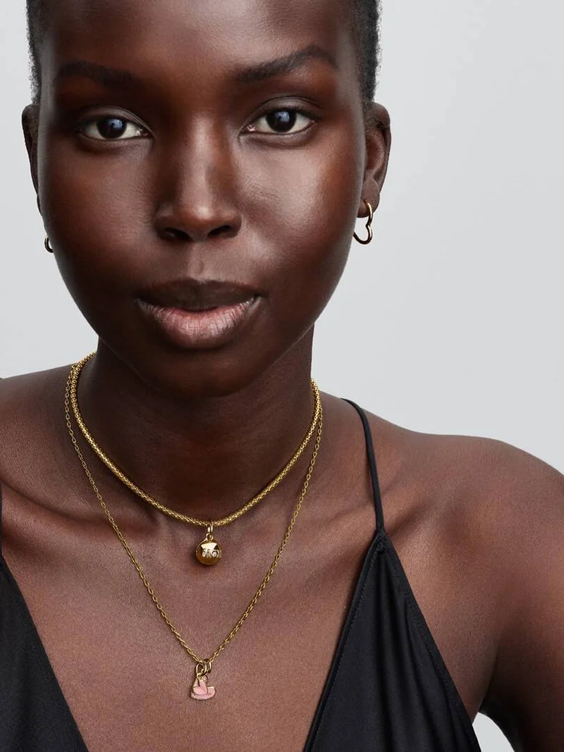 drei Zirkonia und 14-karätiger Vergoldung.