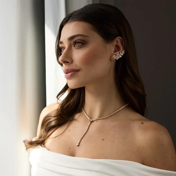 perfekt för moderna brudar. Från Caroline Svedbom Bridal Collection.
