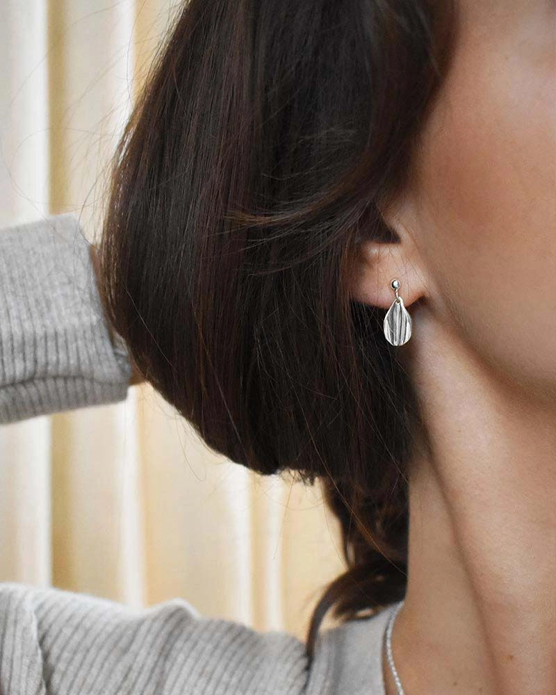 A Forest Drop Studs - Drakenberg/Sjölin - Suuri valikoima & ilmainen lahjapaketointi - Nordicspectra.fi