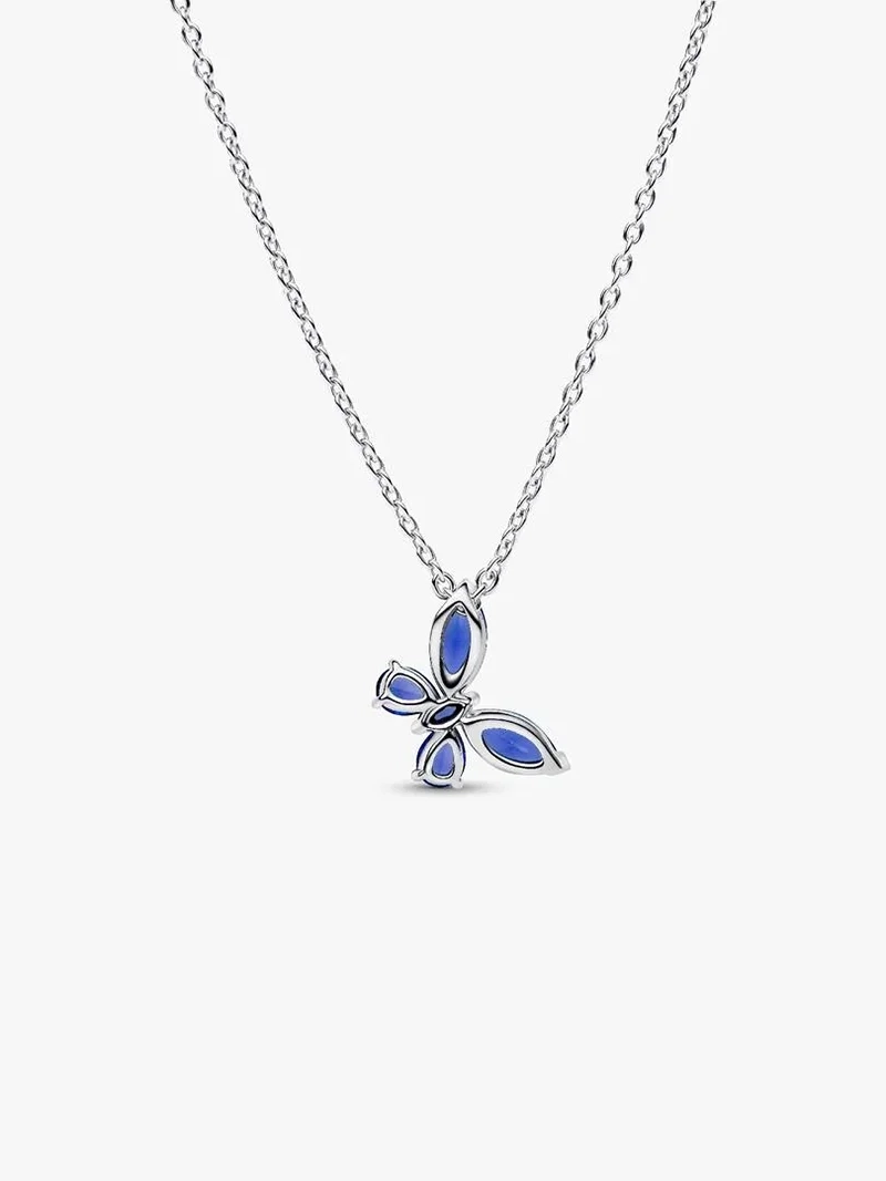 den information du behöver om produkten hittar du Set med fjärilar i silver och blå kristaller. En glittrande gåva som symboliserar frihet och ny början – utmärkt till konfirmation