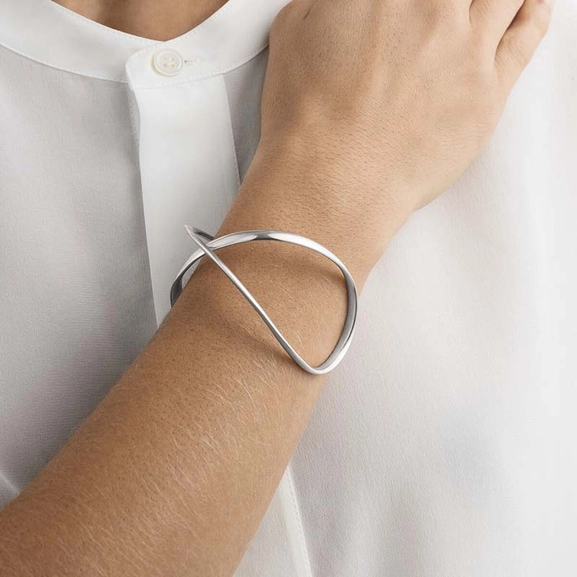 Infinity Bangle - Georg Jensen - Suuri valikoima & ilmainen lahjapaketointi - Nordicspectra.fi
