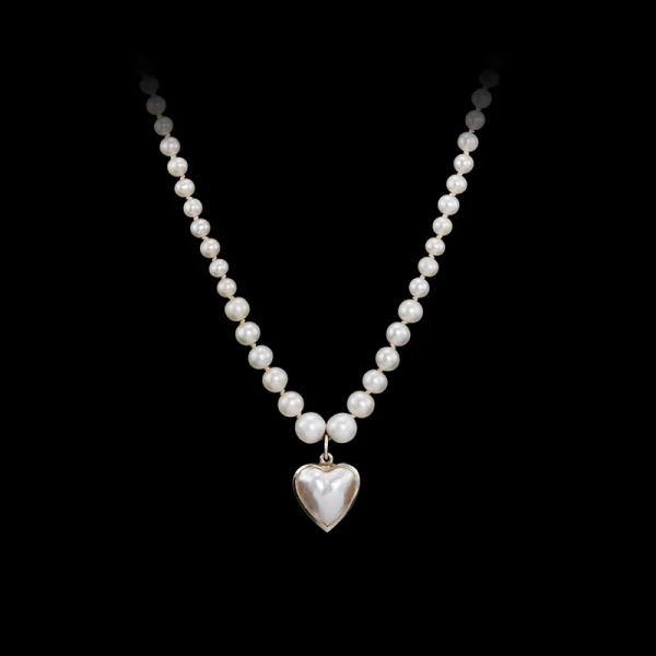 Desire Necklace i silver med skimrande sötvattenspärlor
