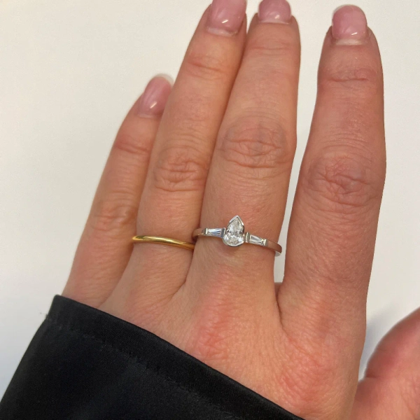 Eloge 0.50 Vitguld - Vigsel- & förlovningsringar - Schalins - Fri storleksändring* - Nordic Spectra