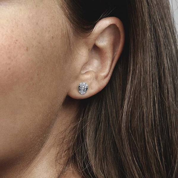 Marvel Spider-Man Mask Pavé Stud Earrings - PANDORA - Snabb frakt & paketinslagning - Nordicspectra.se