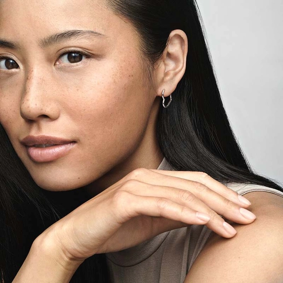 Asymmetrische Herzen Ohrringe von PANDORA, Schneller Versand - Nordicspectra.de