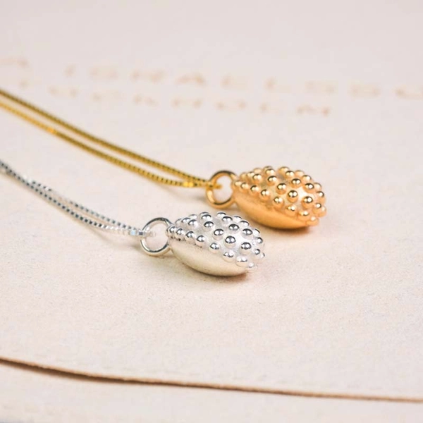 Dew Necklace Gold - Emma Israelsson - Snabb frakt & paketinslagning - Nordicspectra.se