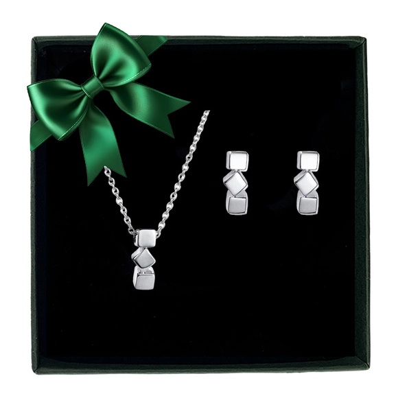 Presentset med halsband och örhängen i sterlingsilver från Efva Attlings kollektion Dice