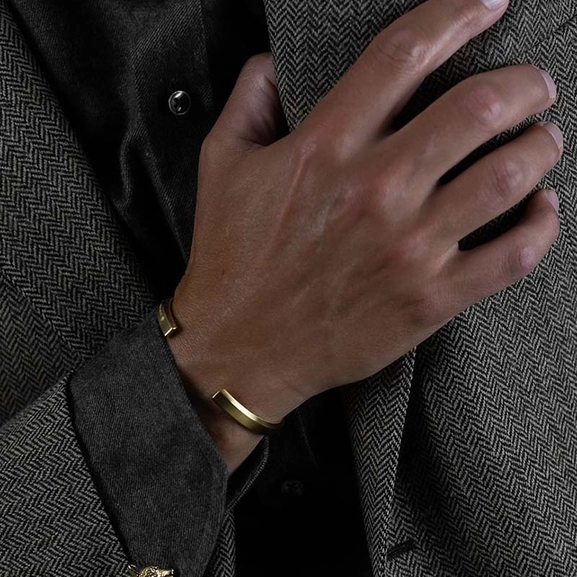 Icon Cuff - Matte Gold - Skultuna - Snabb frakt & paketinslagning - Nordicspectra.se